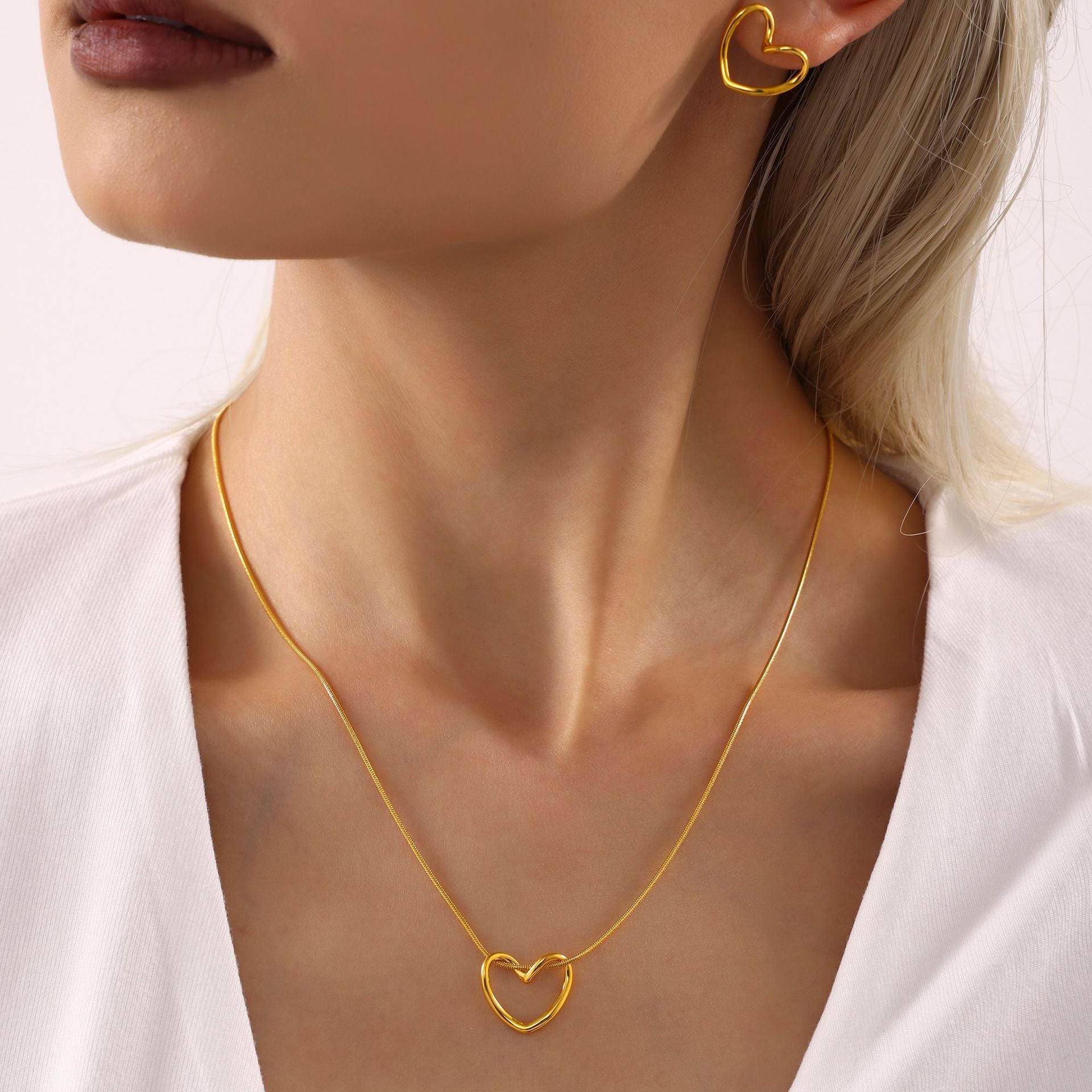Minimalist Heart Chain Necklace