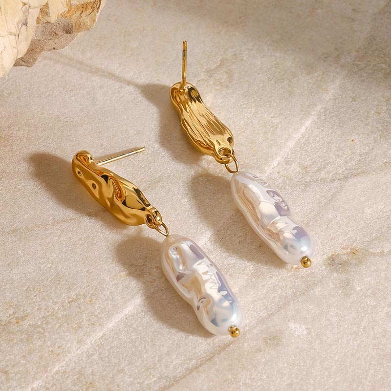 Molten Pearl Stud Earring
