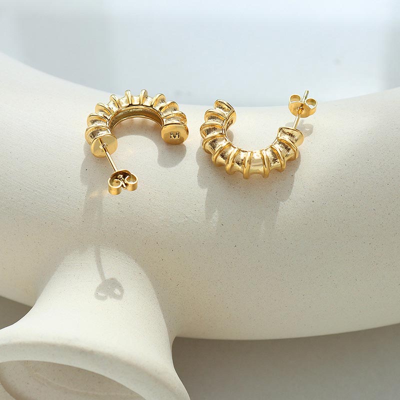 Ribbed C Hoop Earring