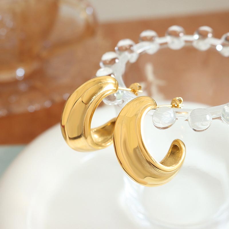 Chunky C Stud Earring
