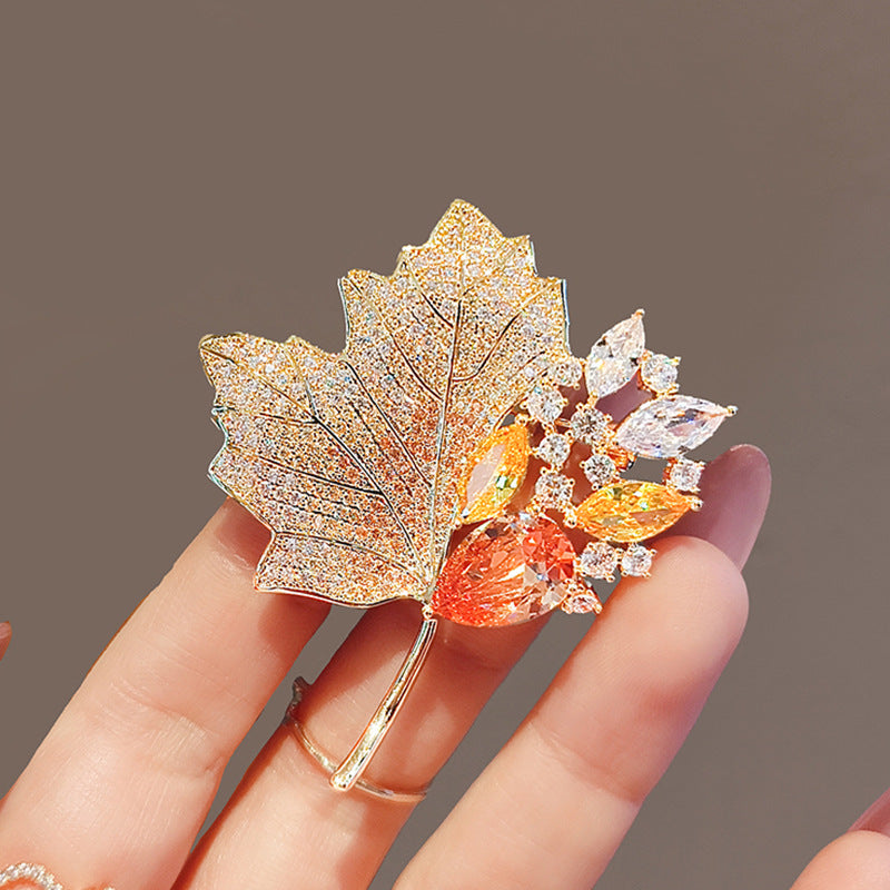 Vintage Maple Leaf Brooch JWX317