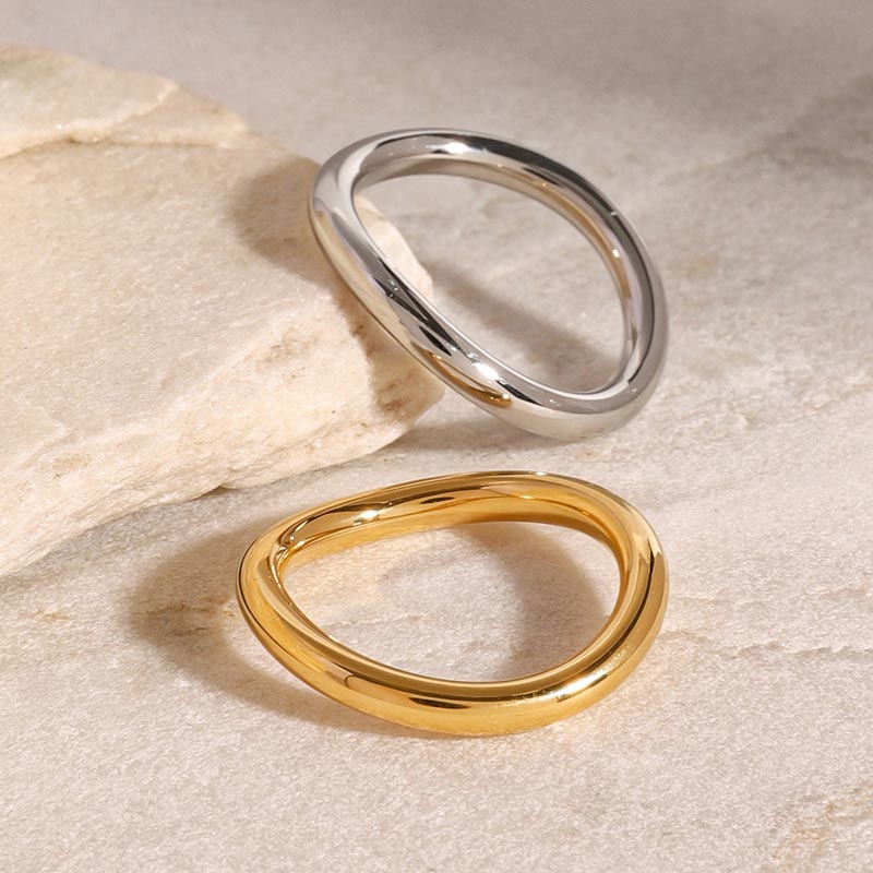 Slim Wave Ring