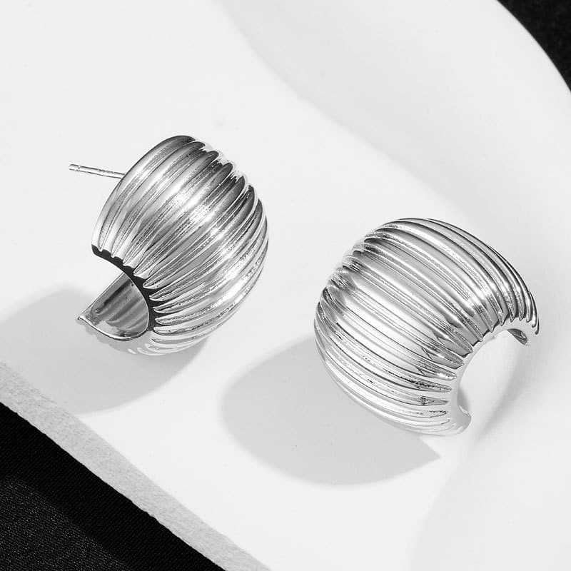 Ribbed Bold C Stud Earring JO526