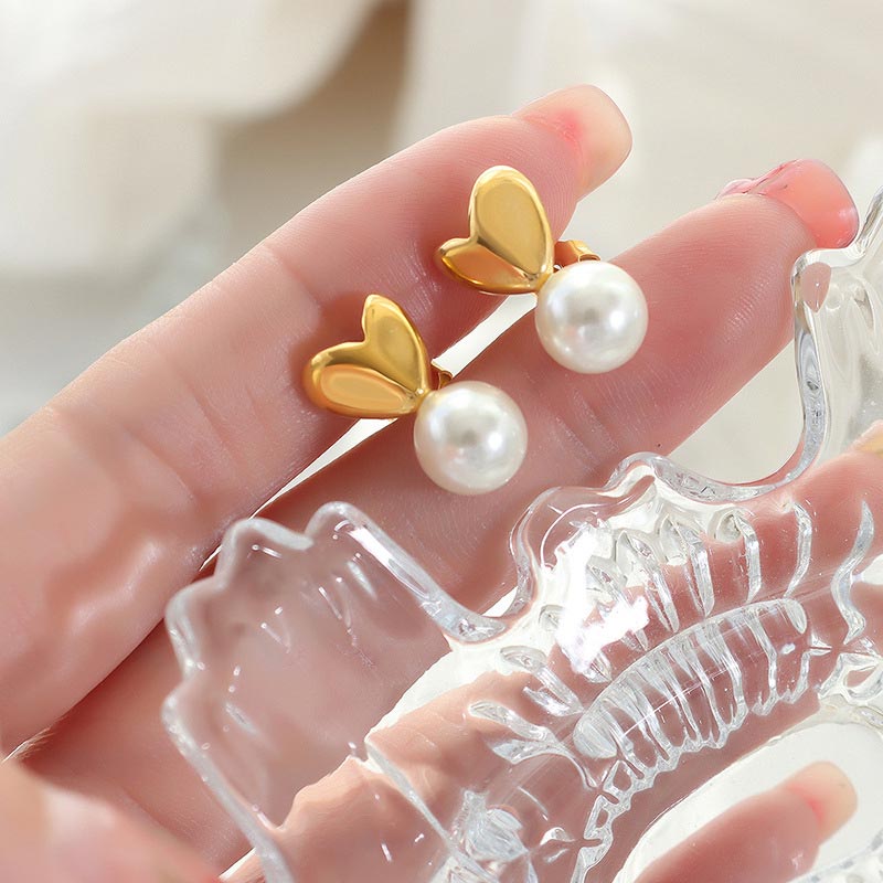 Heart Pearl Stud Earring