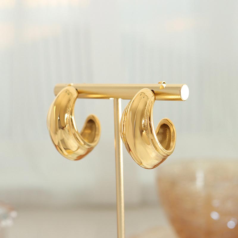Chunky C Stud Earring