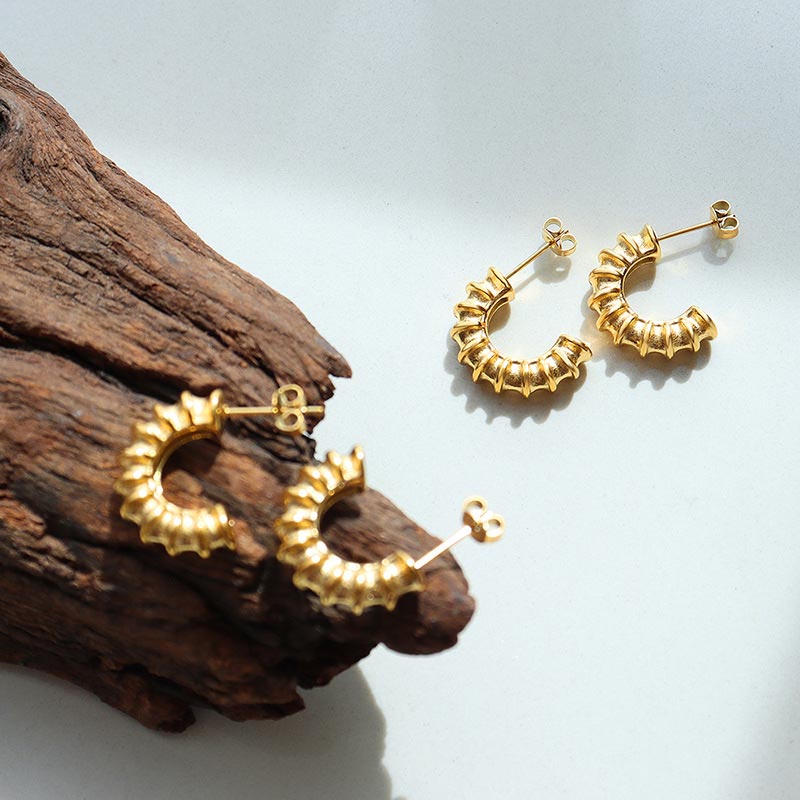 Ribbed C Hoop Earring