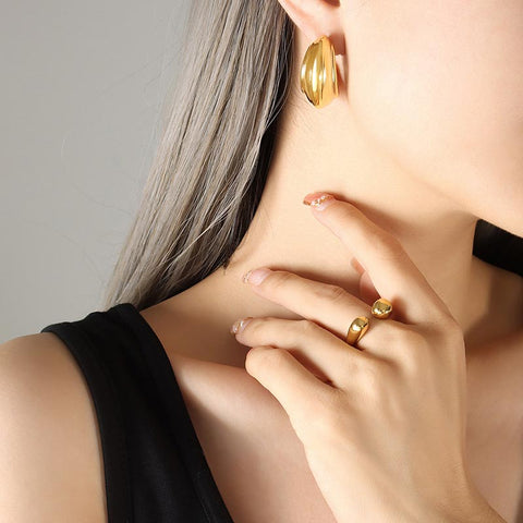 Chunky C Stud Earring