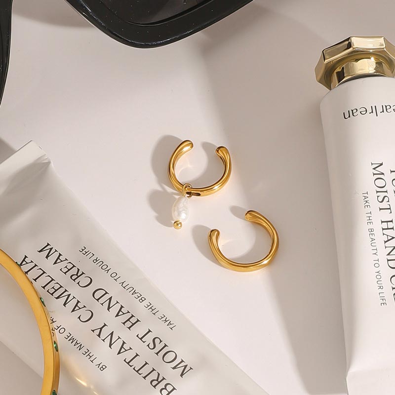 Asymmetric Pearl Earring