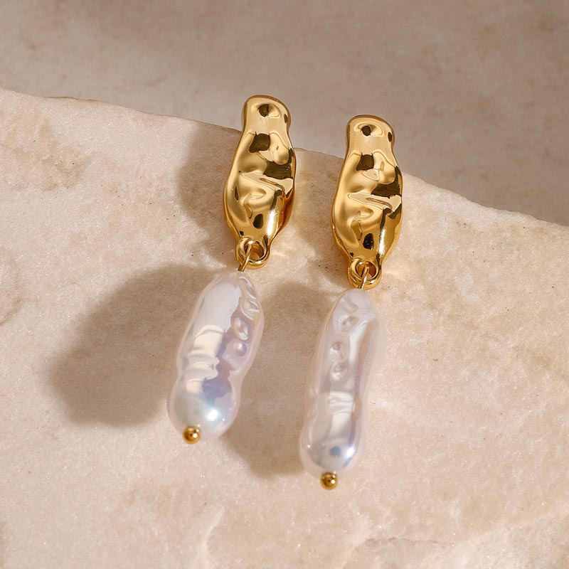 Molten Pearl Stud Earring