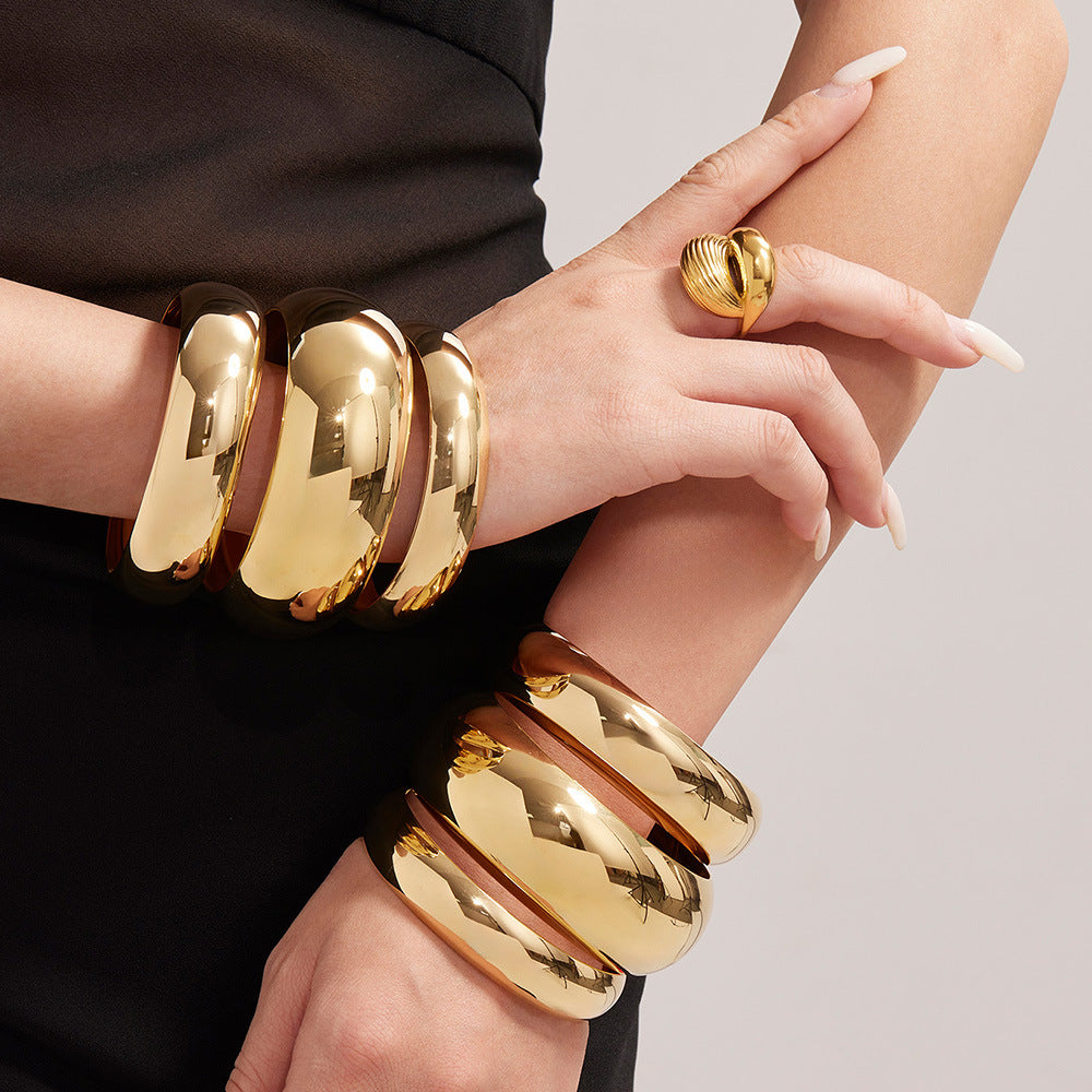 Large Plain Bangle JMZ478