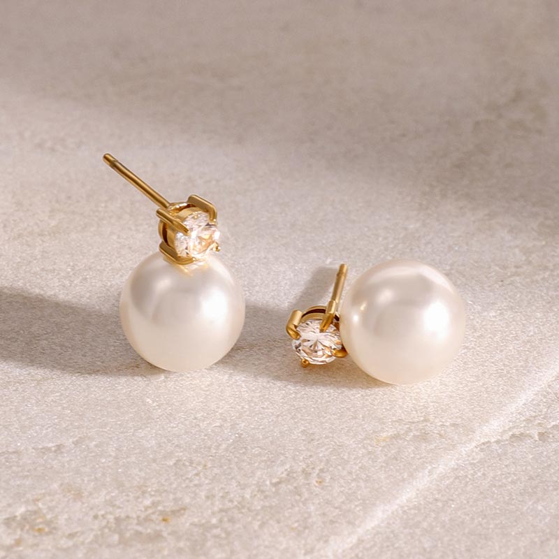Gentle Pearl Earring
