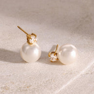 Gentle Pearl Earring
