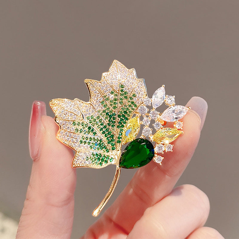 Vintage Maple Leaf Brooch JWX317