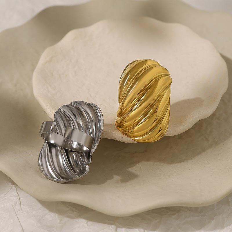 Ribbed Open Ring