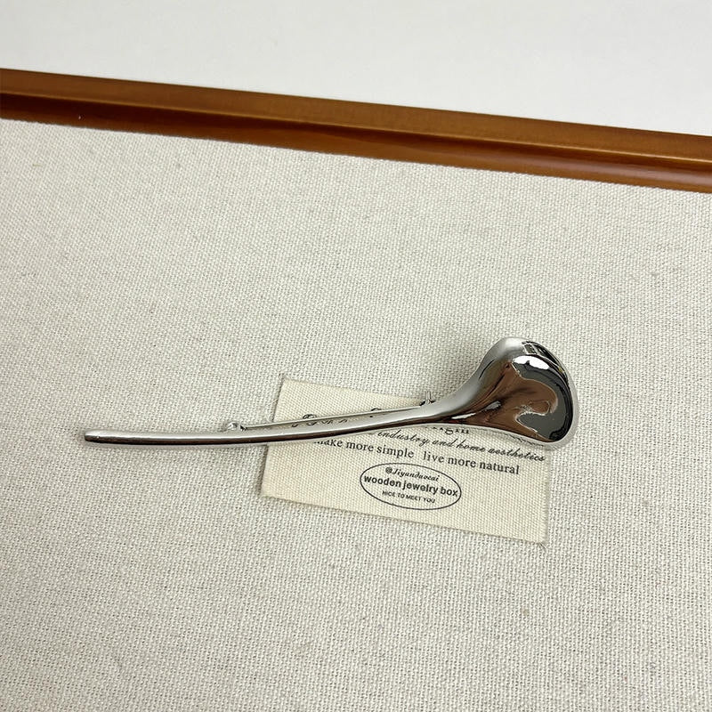 Polished Leaf Brooch | Minimalist Lapel Pin for Women's Suit