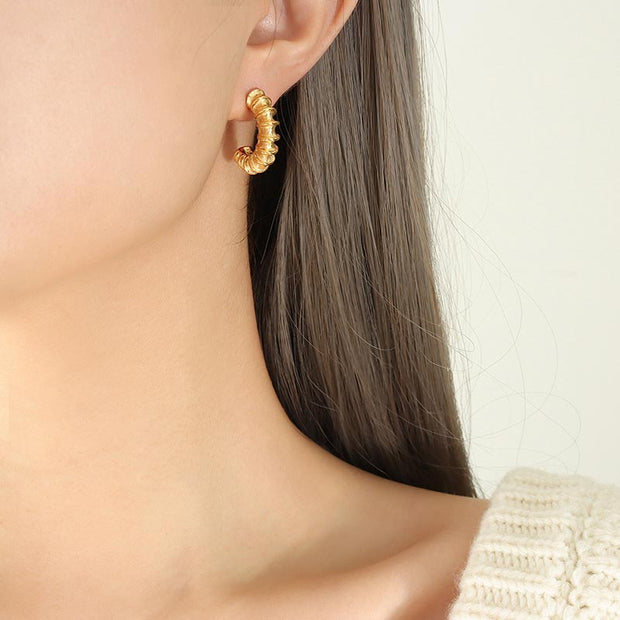 Ribbed C Hoop Earring
