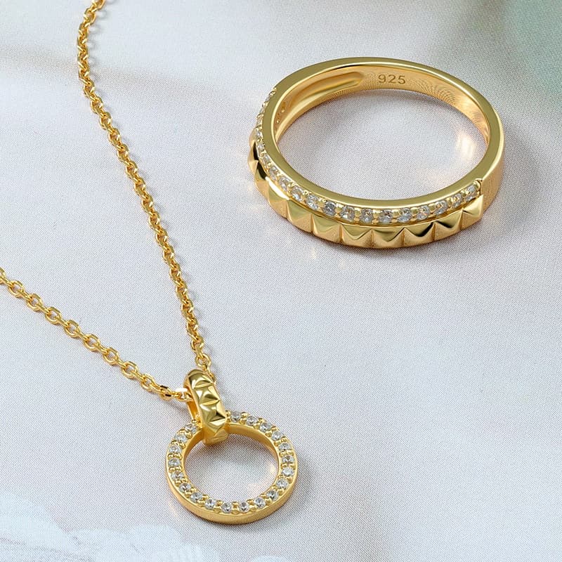 Zircon Circle Pendant Necklace