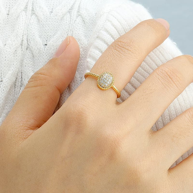Oval Retro White Twisted Ring