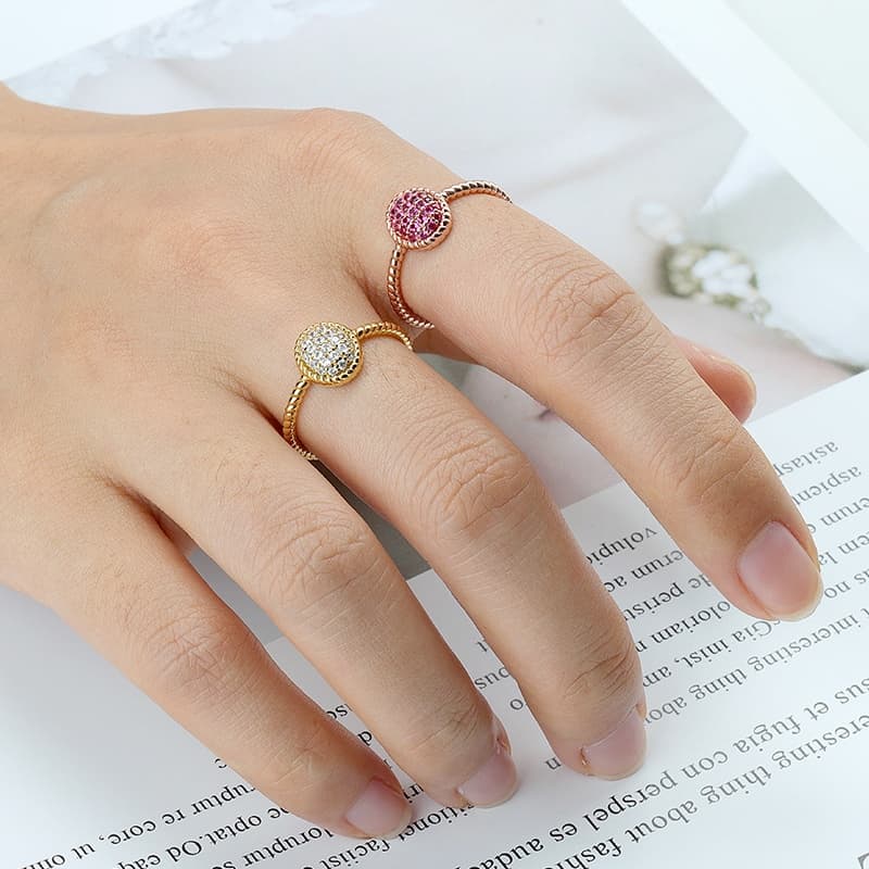 Oval Retro White Twisted Ring
